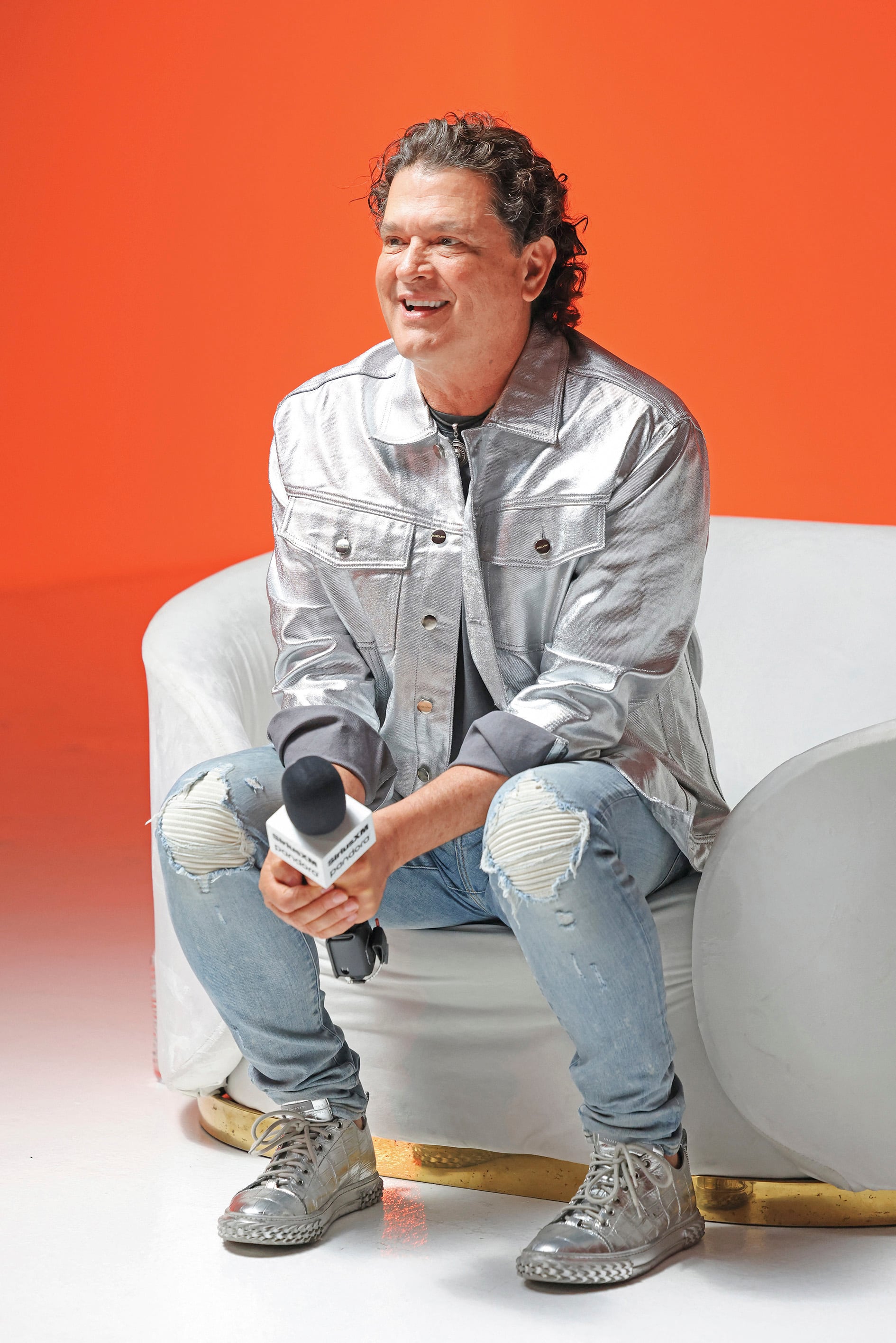 El artista Carlos Vives convirtió sus centros gastronómicos en centros de recolección de donativos.