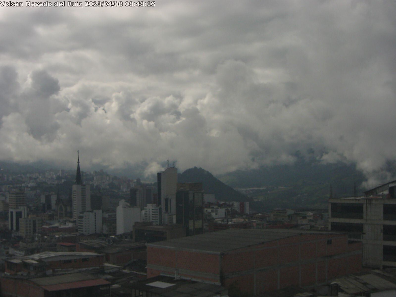 Así amanece el Nevado del Ruiz.