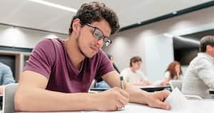 Las brechas en el acceso a educación y las carencias en habilidades de lectura son los principales problemas que afectan el desempeño de los estudiantes colombianos.