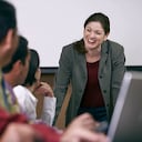 El lenguaje. Las mujeres llevan el liderato en este ámbito, pues además de tener la capacidad de expresarse de manera elocuente, no se les dificulta exteriorizar sus emociones, como sí lo es para los hombres. Foto. Corbis.