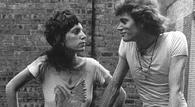 La cantante Patti Smith plasmó sus vivencias junto con el fotógrafo Robert Mapplethorpe en la autobiografía "Éramos unos niños".