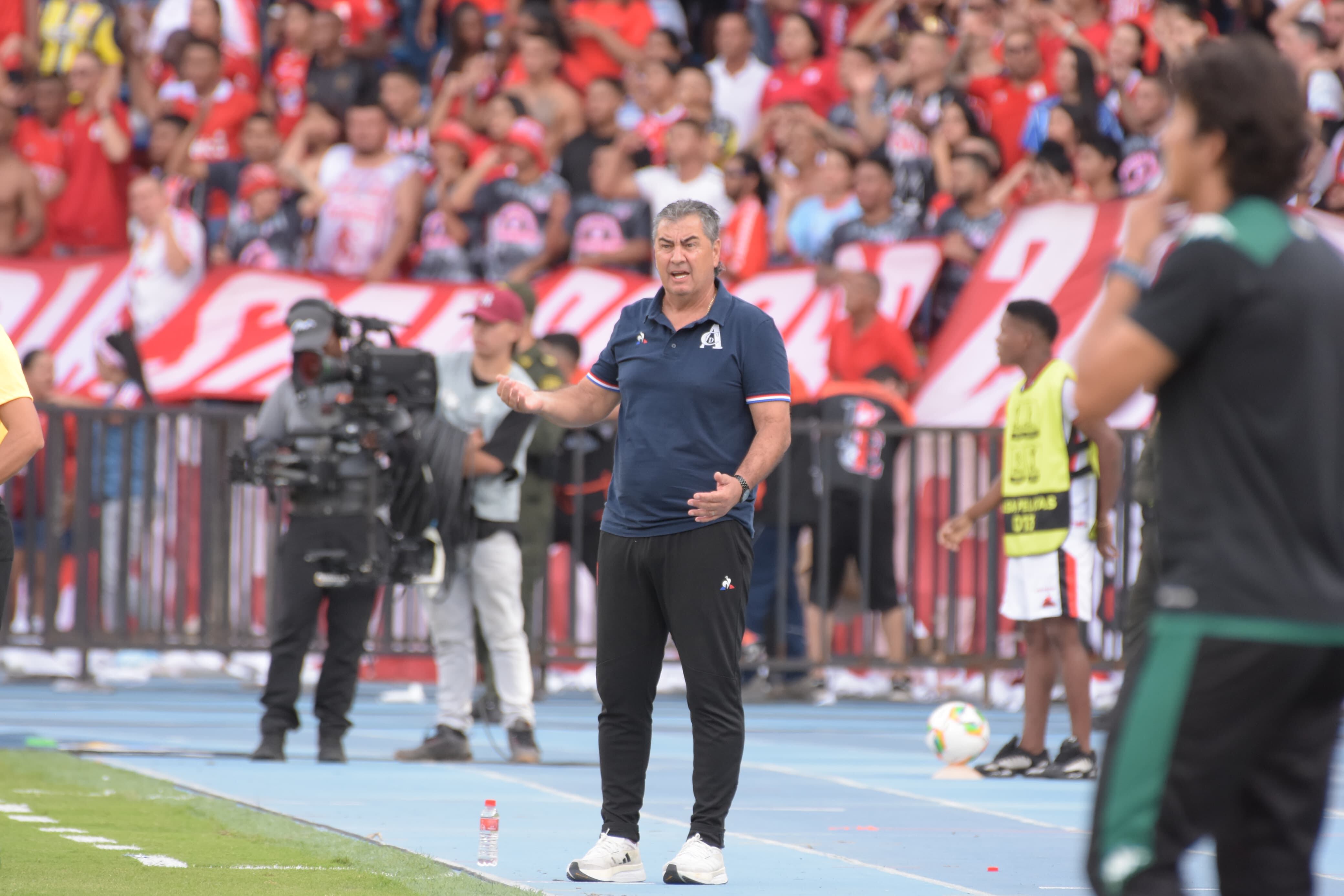 Jorge da Silva, técnico del América de Cali en el clásico vallecaucano contra el Deportivo Cali.