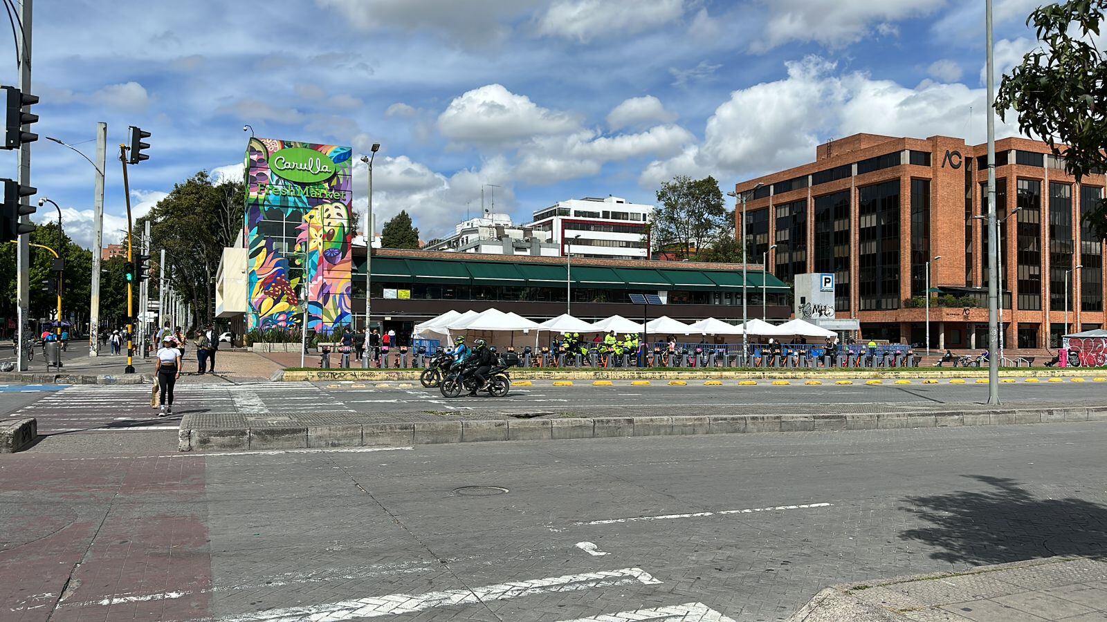 Puesto de votación frente a Carulla de la 85.