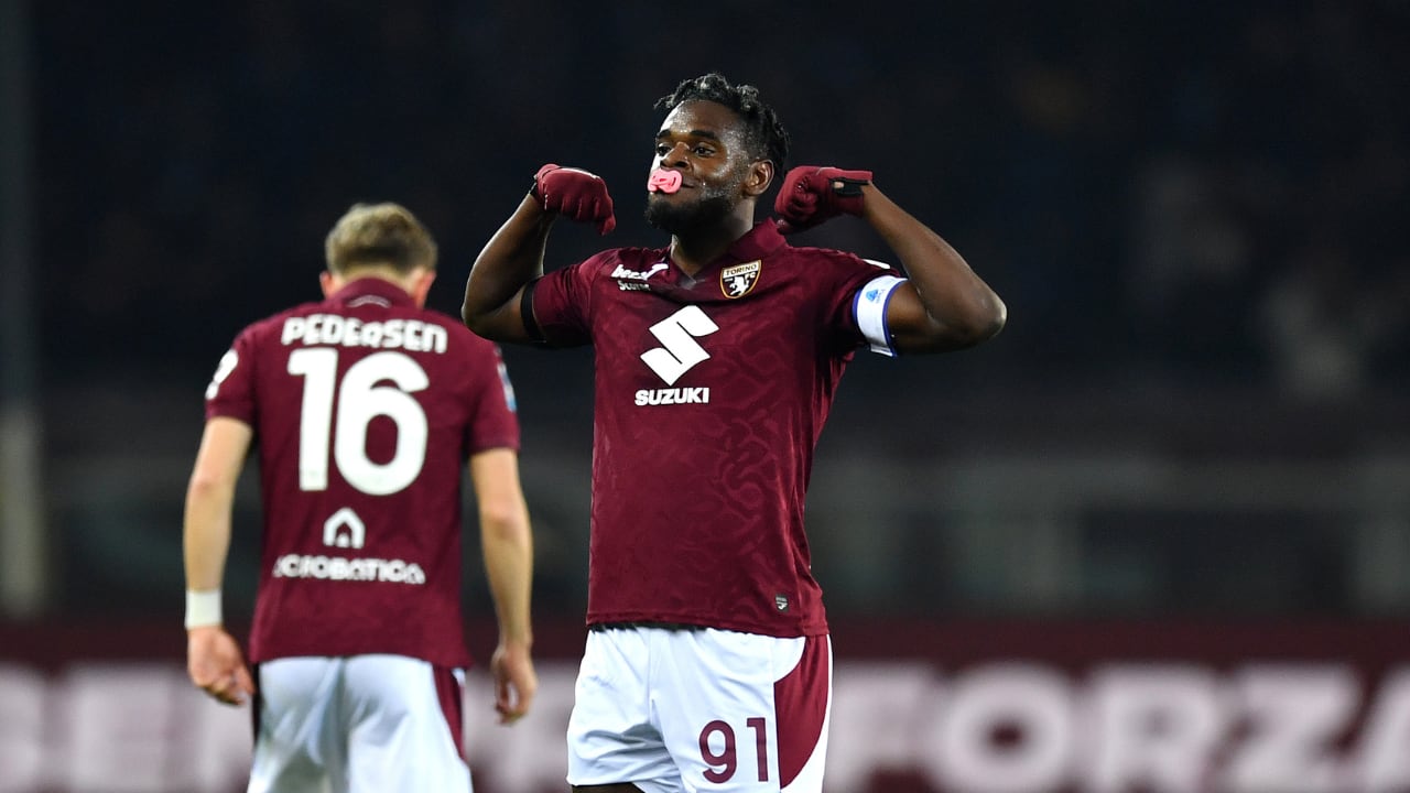 Gol de Duván Zapata, con Torino, ante AC Milan.