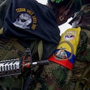 Un miembro de la guerrilla de las FARC-EP durante el anuncio del Estado Mayor Central (EMC) de las FARC de iniciar conversaciones de paz con el gobierno colombiano durante una asamblea en San Vicente del Caguán, Colombia, el 16 de abril de 2023. (Foto de: Sebastian Marmolejo /Long Visual Press/Universal Images Group vía Getty Images)