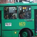 En el barrio Meisen, los alimentadores de Transmilenio les sirvieron a montones de personas que, pese a la incomodidad, pudieron transportarse el jueves 4 de marzo.