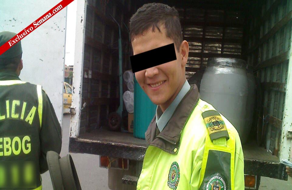 Con el tiempo, los policías de verdad le pidieron que los reemplazara en un turno, que les ayudara con la radio, que los acompañara a una diligencia y hasta le enseñaron a usar la pistola de dotación.