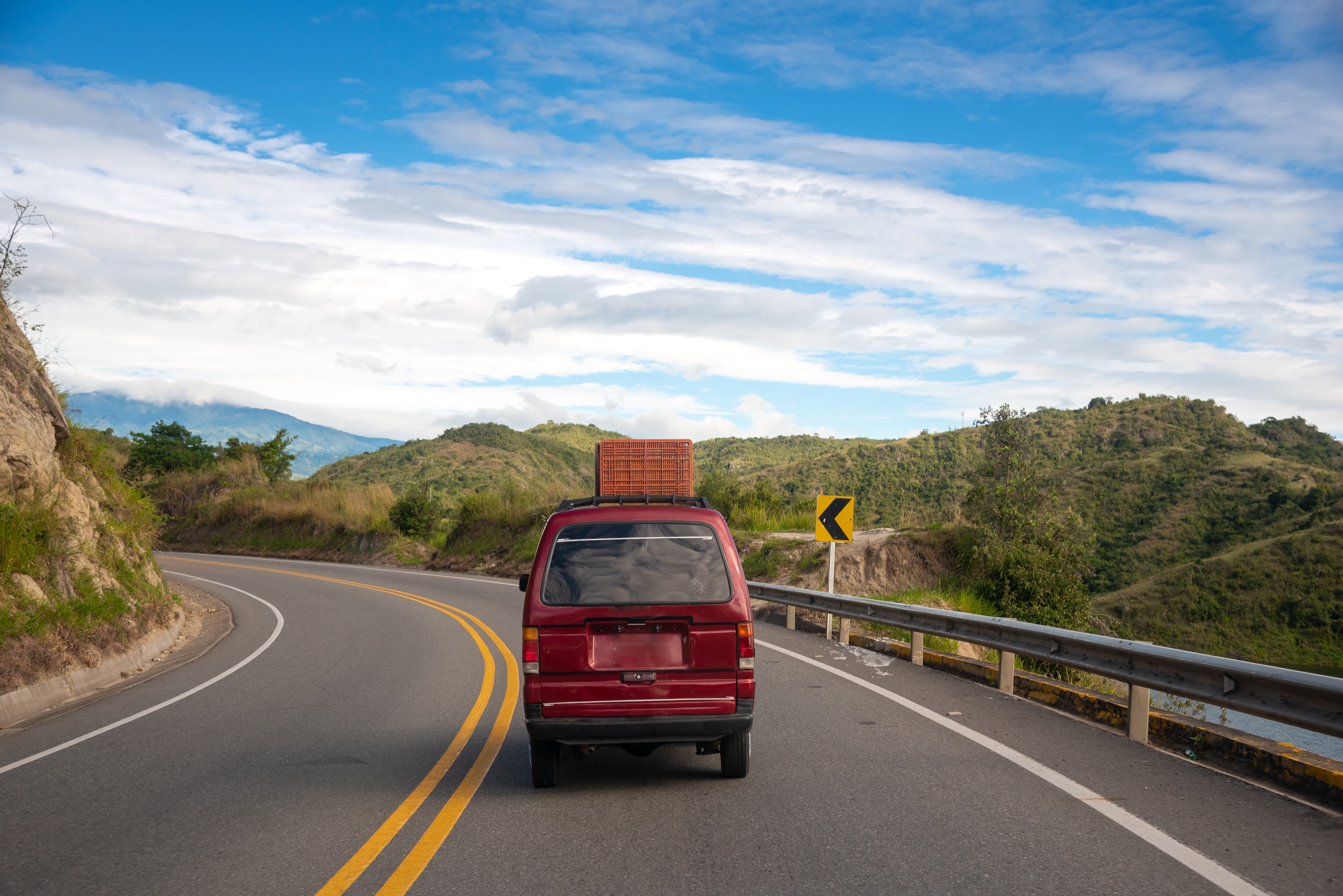 Las carreteras exigen mayor atención, especialmente en temporadas de alta movilidad como los puentes festivos.