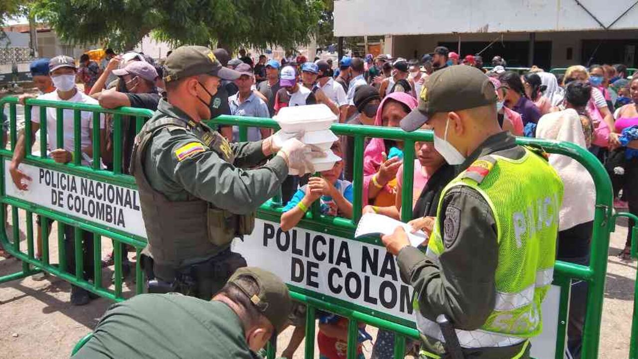 Venezuela cierra su frontera a través del puente Simón Bolívar