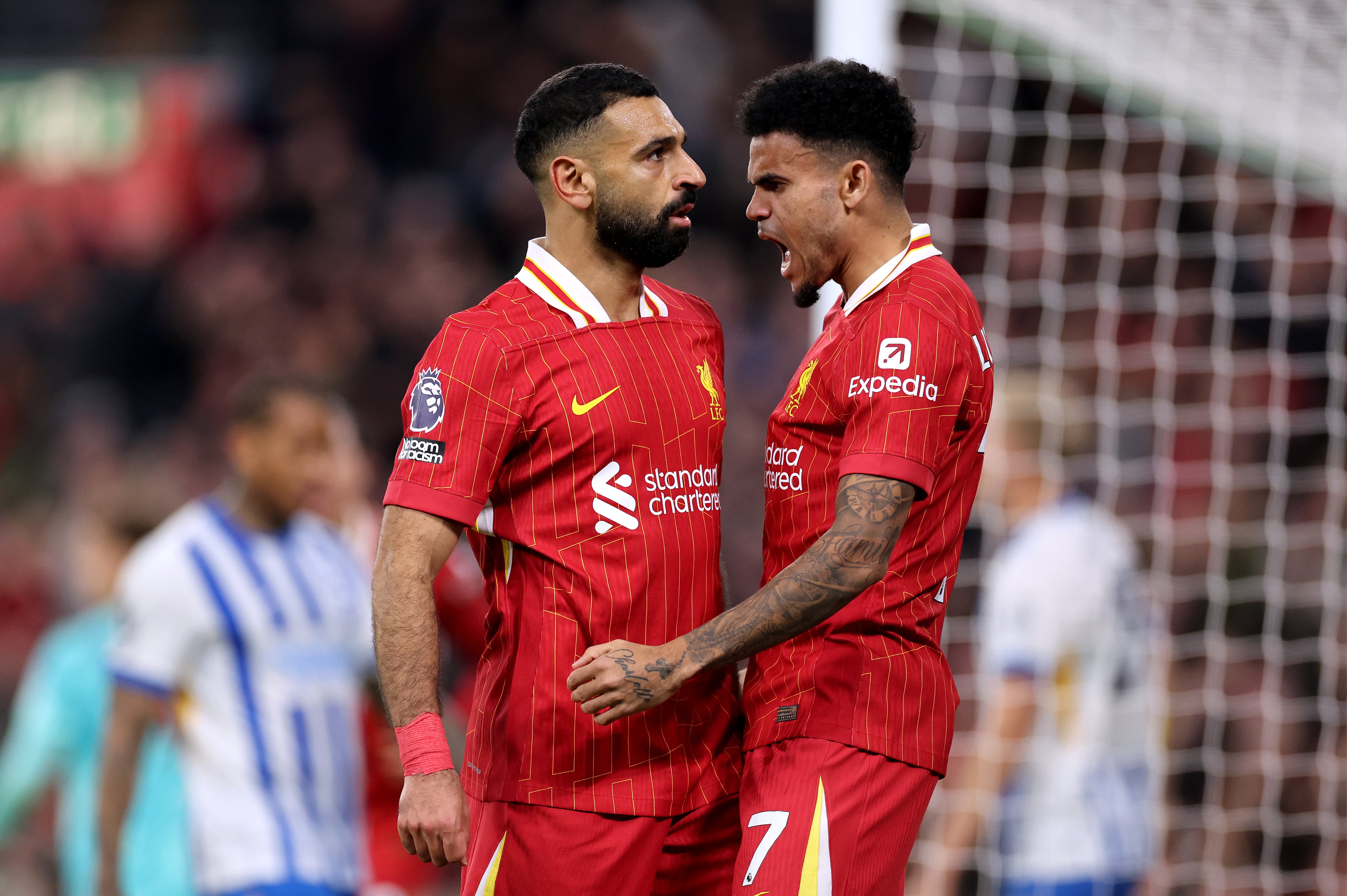 Salah y Luis Díaz celebran un gol contra el Brighton en la Premier.