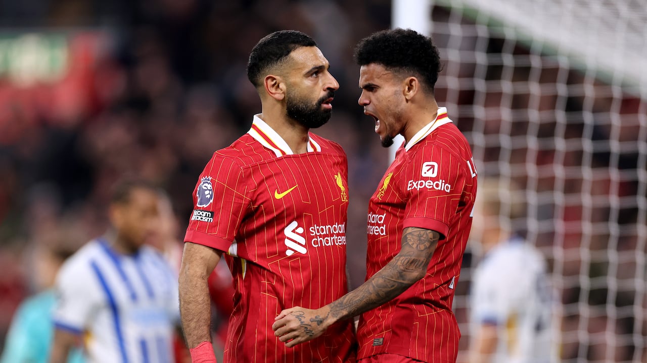 Salah y Luis Díaz celebran un gol contra el Brighton en la Premier.