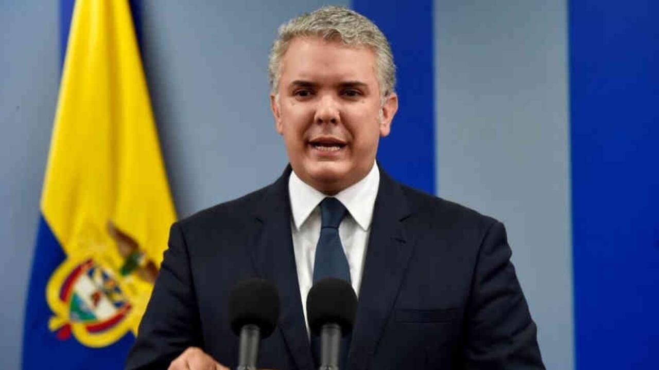 "No le quiero contestar a ciertos personajes que se alimentan de su propio odio", dijo sobre esa propuesta de Fernando Londoño de alejarse de la Presidencia.