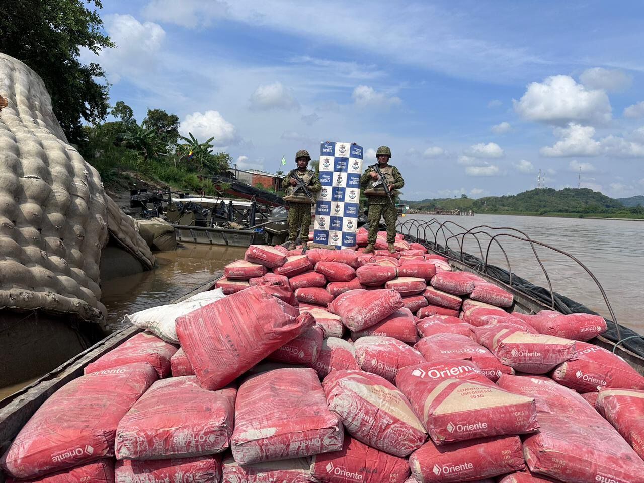 Armada incauta 35 toneladas de cemento en operación fluvial; ¿para que iban a ser utilizados?
