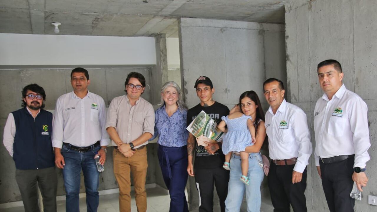 Ministra de vivienda Catalina Velasco en Quindío, entregó casas, de la mano del alcalde de Córdoba, Quindío, John Jairo Pacheco