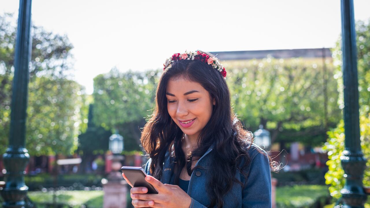 Descubra cómo activar el modo 'coquette' en WhatsApp siguiendo una serie de sencillos pasos, añadiendo encanto y sofisticación a las conversaciones diarias.