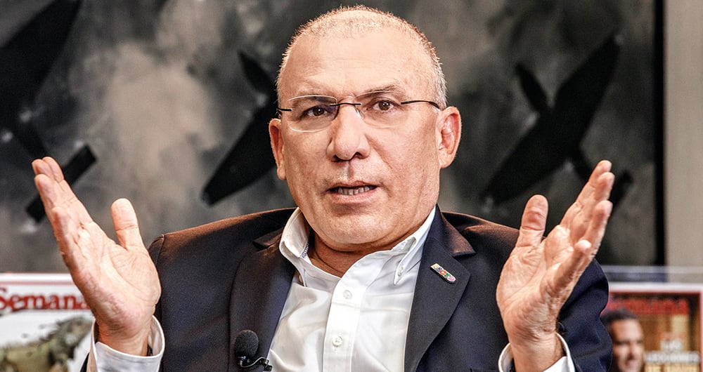   Para Roy Barreras, presidente del Senado, “no deben sorprender las diferencias de método y orientación entre Prada y Corcho”.