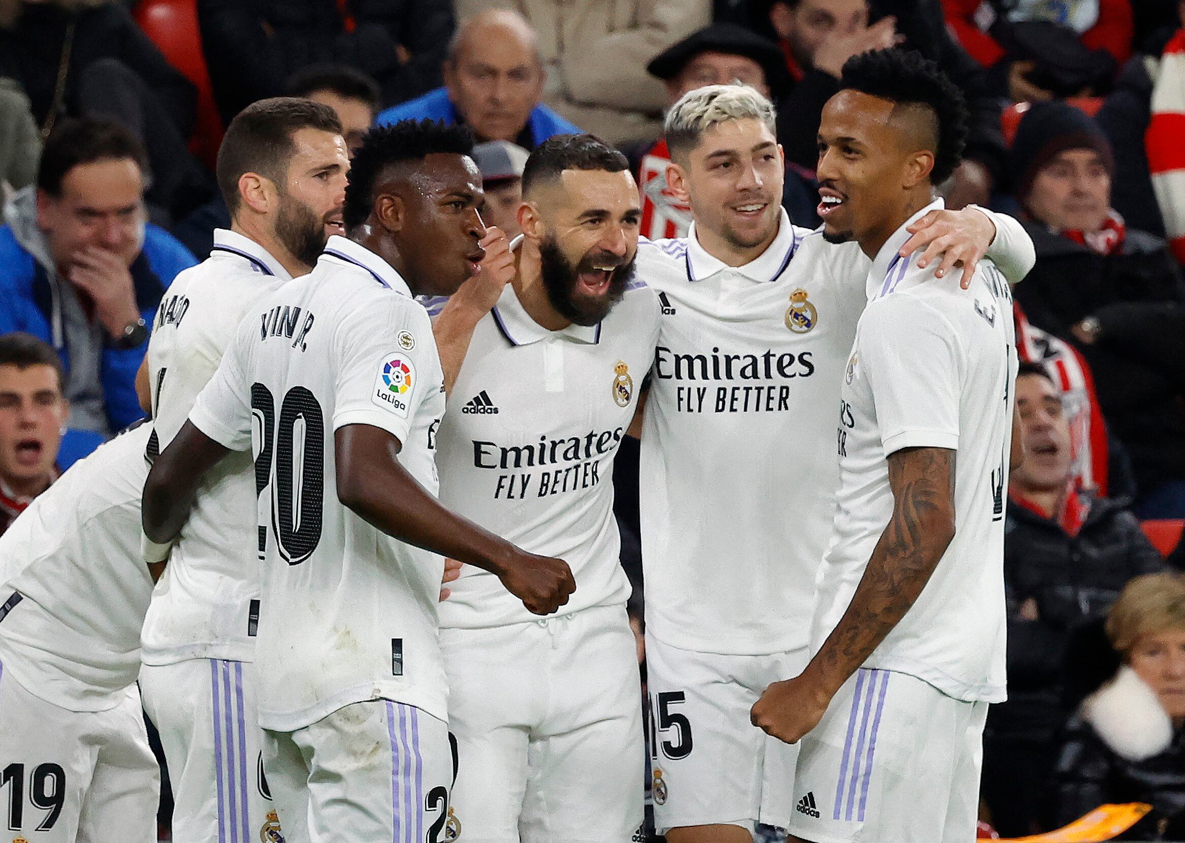 Soccer Football - LaLiga - Athletic Bilbao v Real Madrid - San Mames, Bilbao, Spain - January 22, 2023 Real Madrid's Karim Benzema celebrates scoring their first goal with Vinicius Junior, Federico Valverde, Eder Militao and Nacho REUTERS/Vincent West