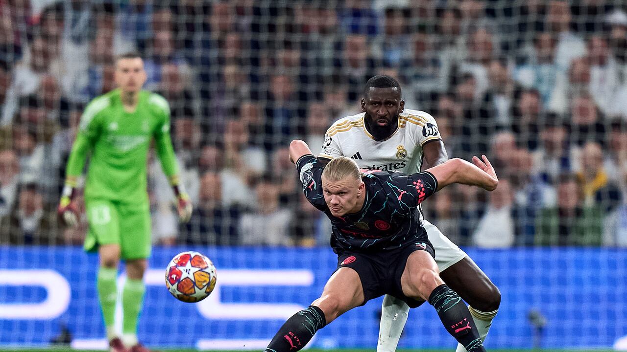Antonio Rüdiger marcando a Erling Haaland en un Real Madrid vs. Manchester City