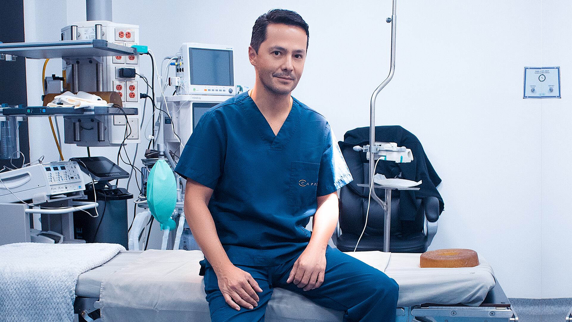 Alan González lleva más de dos décadas haciendo cirugías plásticas, estéticas, faciales y corporales a hombres y mujeres.