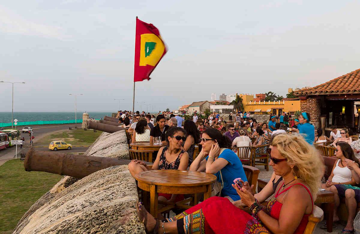 La crisis por el coronavirus ya eliminó más de 42.000 empleos directos en la ciudad, de los cuales más de 30.868 empresas dedicadas al comercio, alojamiento y restaurantes podrían cerrar sus puertas en los próximos meses, según cifras de la Cámara de Comercio de Cartagena. Getty Images