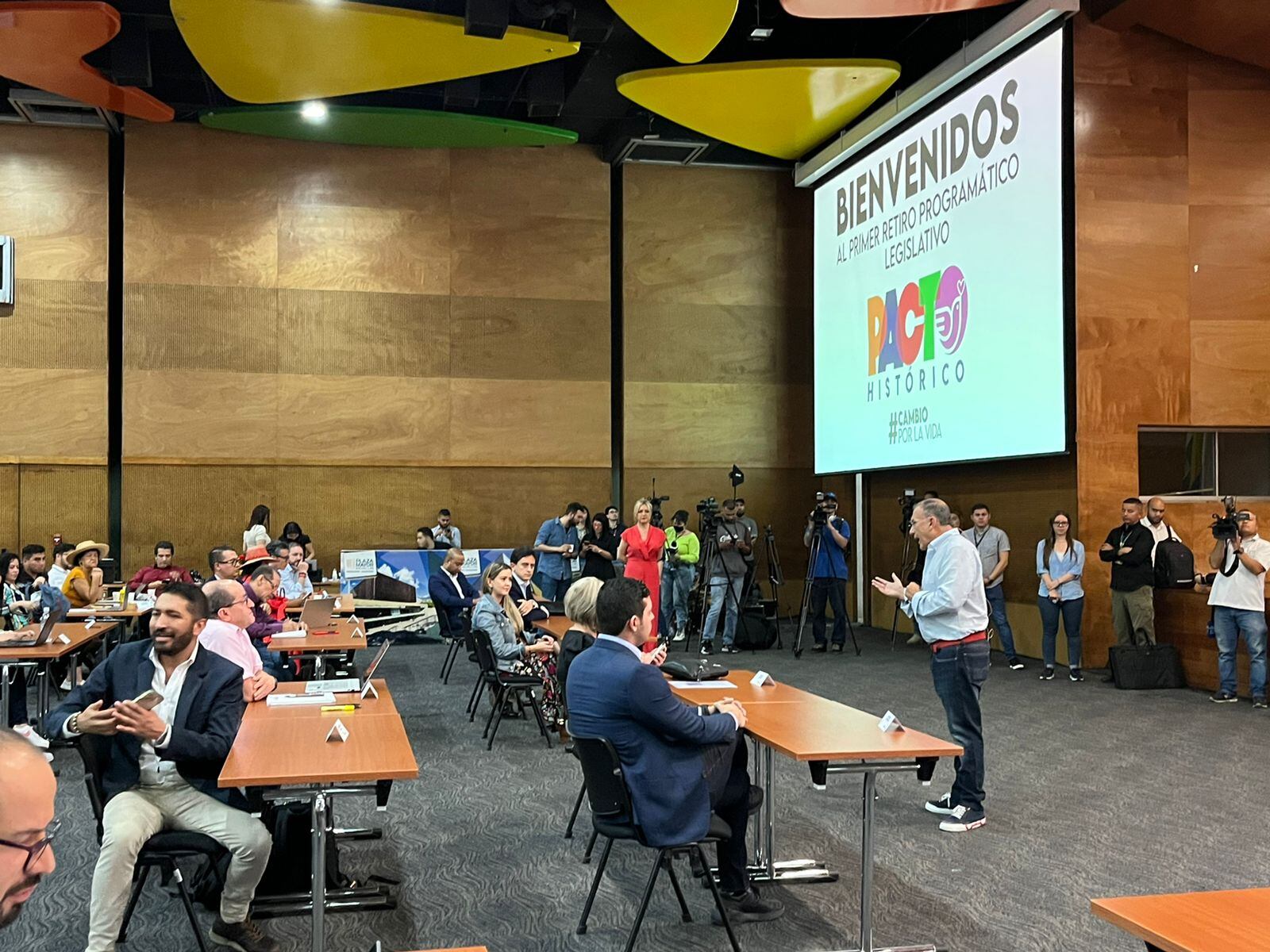 El Pacto Histórico adelante un retiro programático en Medellín para definir la agenda legislativa.