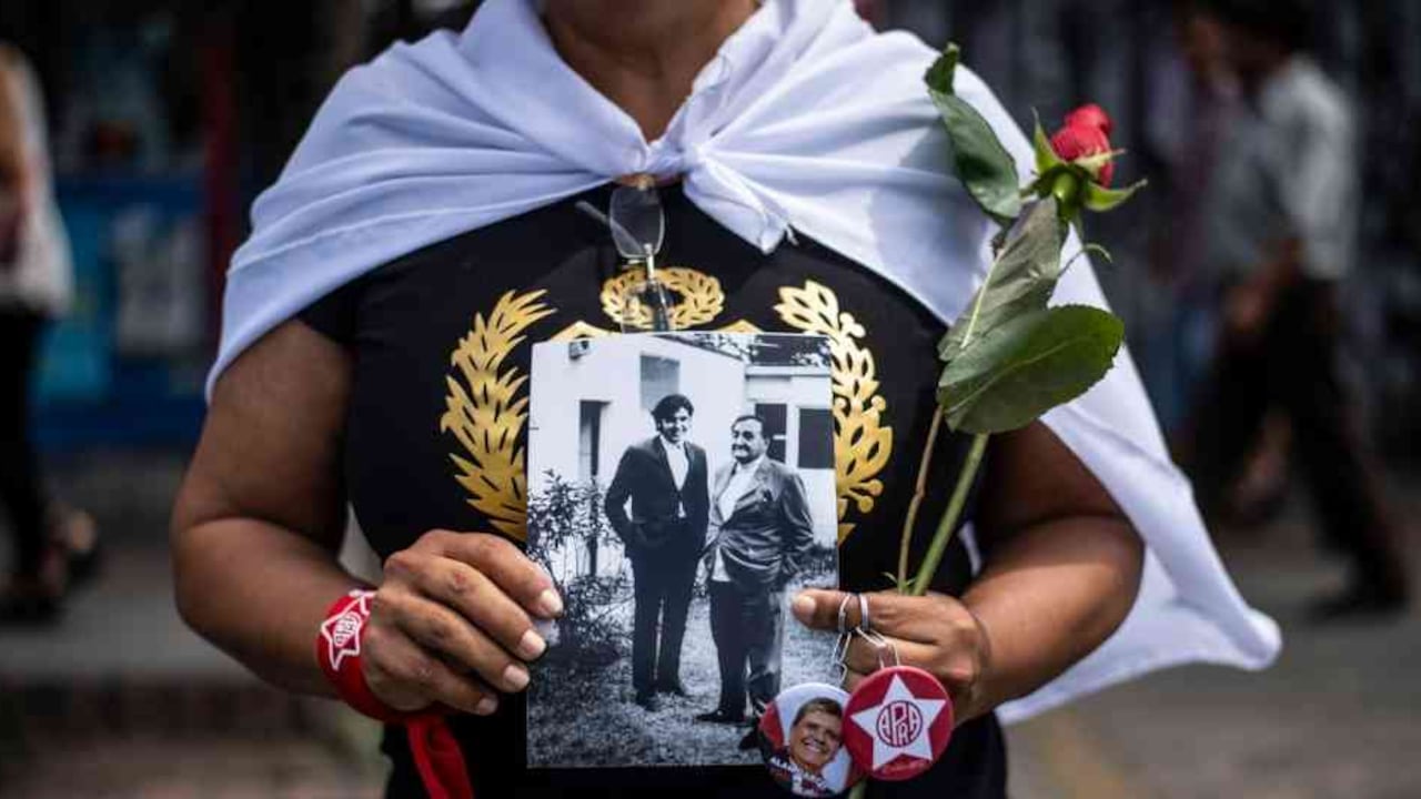 Los simpatizantes de Alan García acudieron masivamente al lugar donde le estaban velando. Foto: Ernesto Benavides/AFP