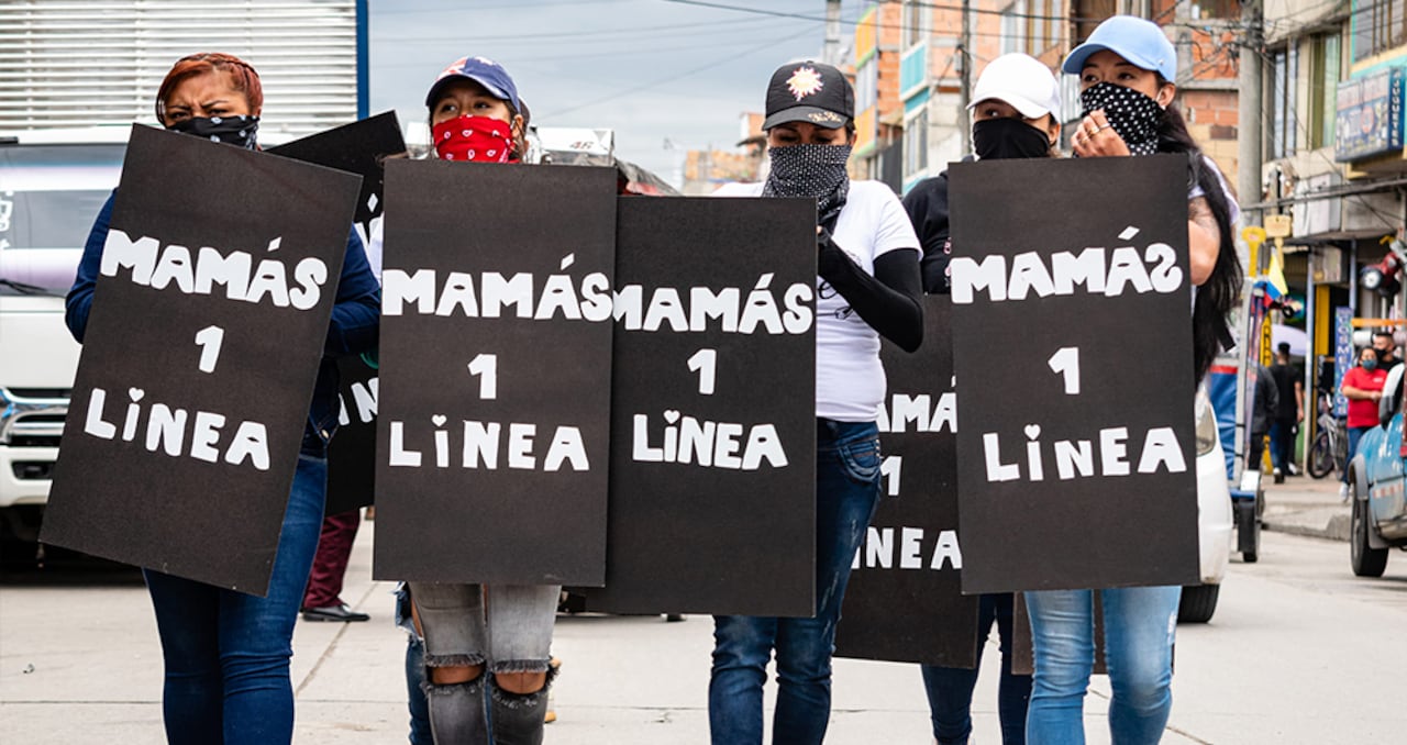 Las mamás de la "Primera línea" aseguran estar siembre visibles y bien identificadas, para que la policía y los manifestantes las reconozcan incluso a distancia.