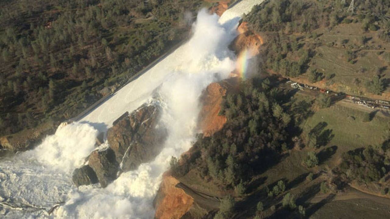 Daños en represa en California causaron la evacuación de 180.000 personas. Foto: AFP