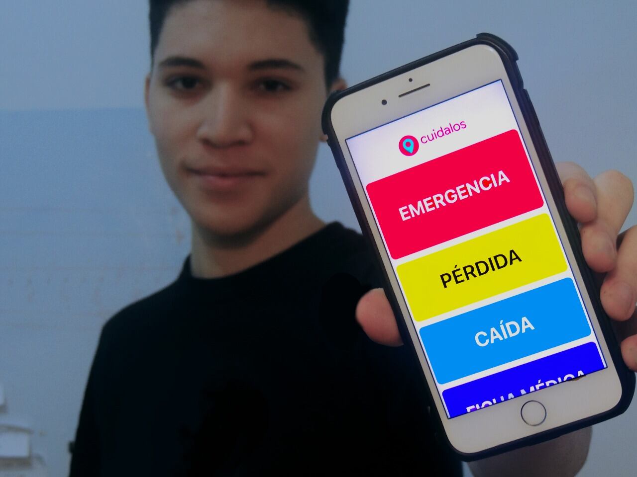 Christopher Chancé, un emprendedor de 17 años, se inventó una aplicación llamada Cuídalos.