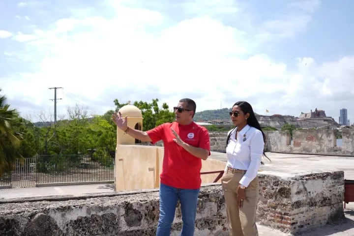 El alcalde Dumek Turbay inspeccionó las obras de intervención integral del baluarte de San Miguel, ubicado en el sector de Puerto Duro.