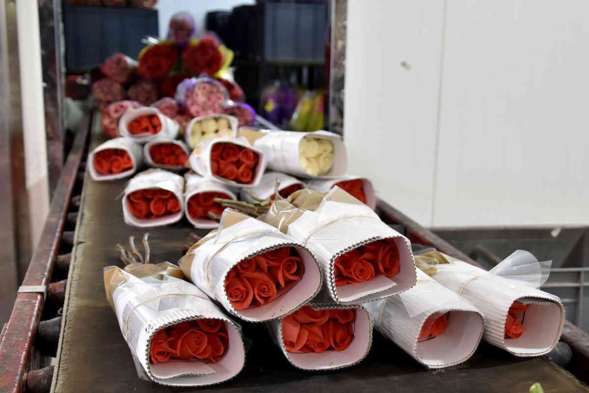 Flores listas para entregar el Día de la Madre