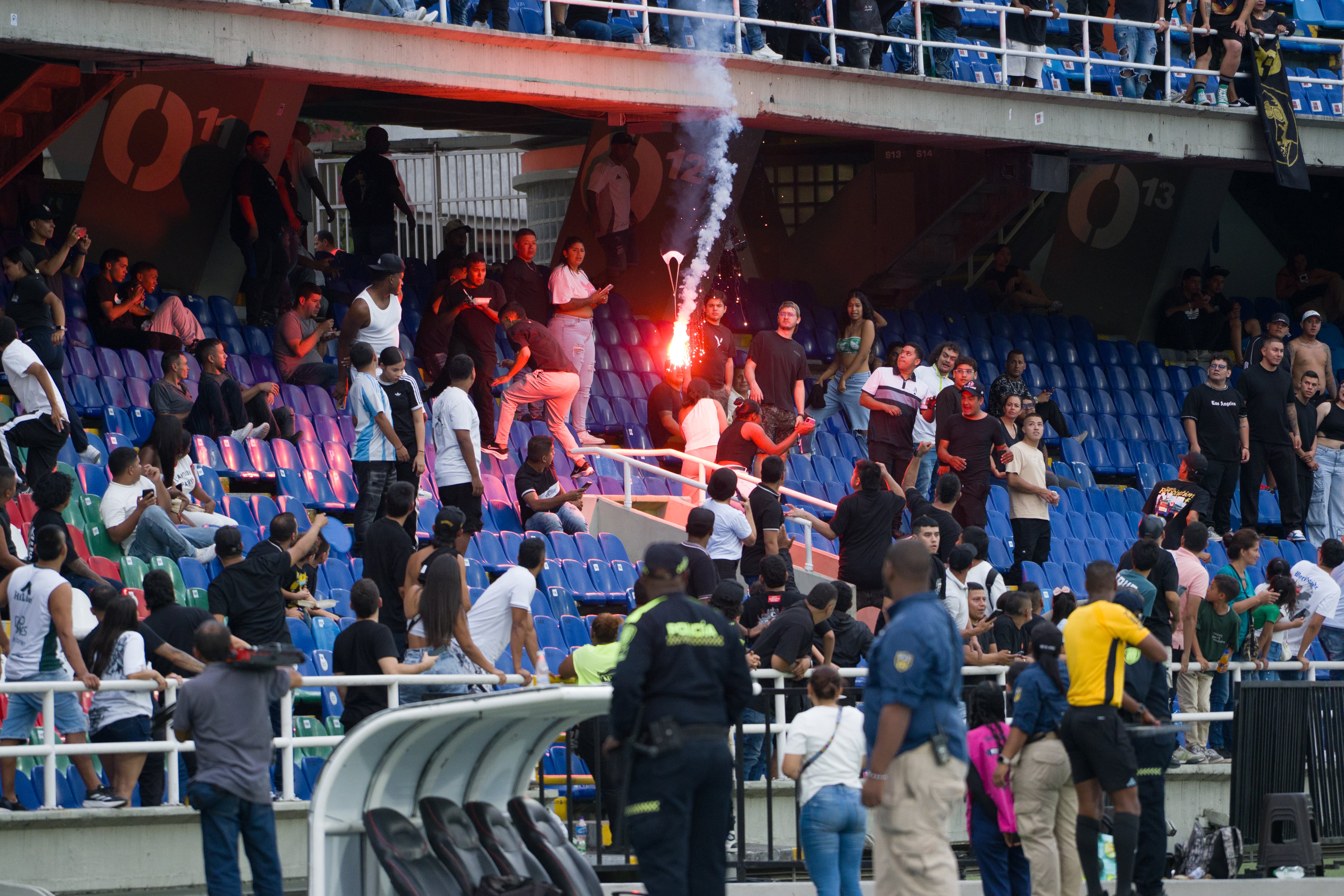 Imagen de los desmanes en el Estadio Pascual Guerrero en el partido de Copa Colombia entre Boca Juniors de Cali y Deportivo Cali.