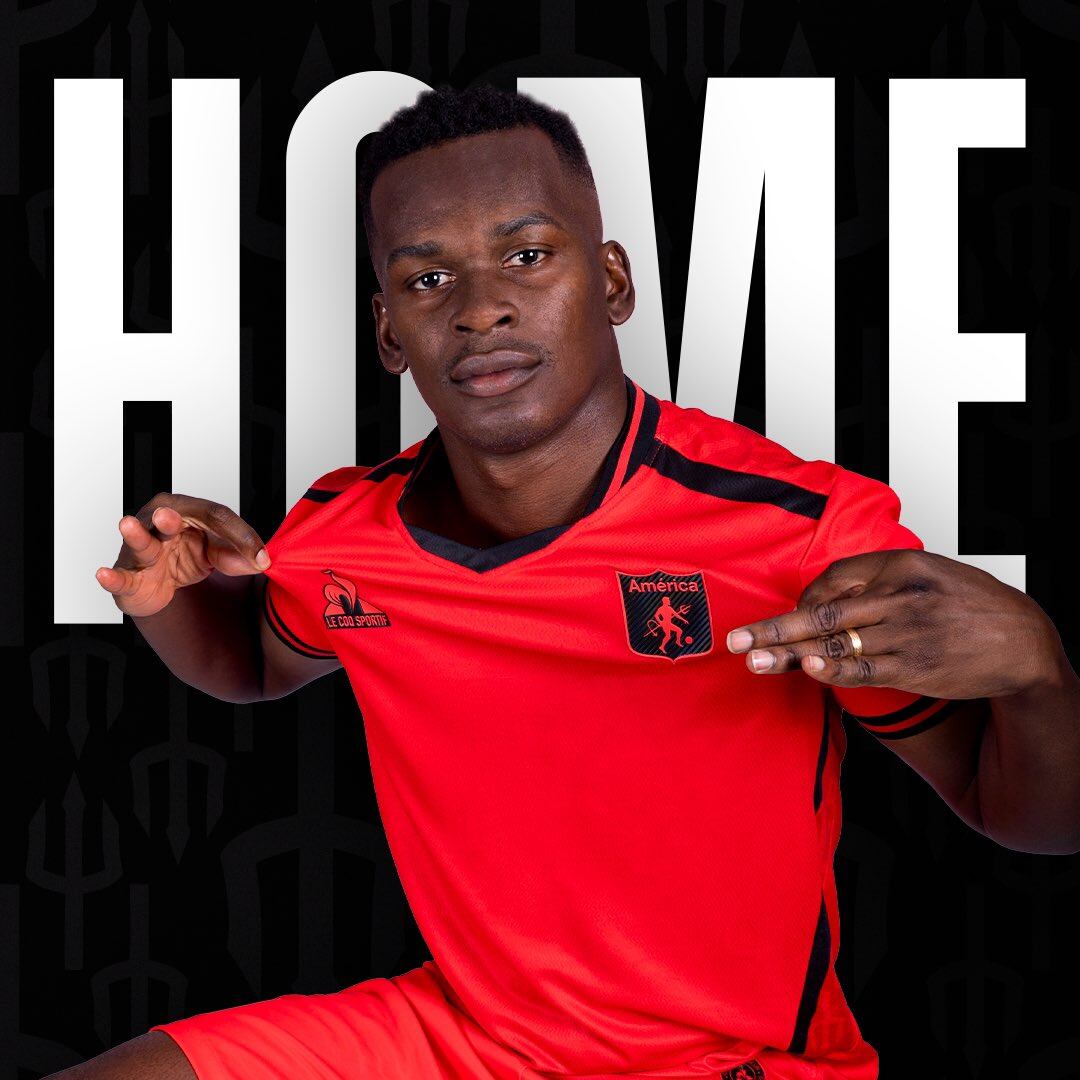 Carlos Darwin Quintero luce el nuevo uniforme local del club