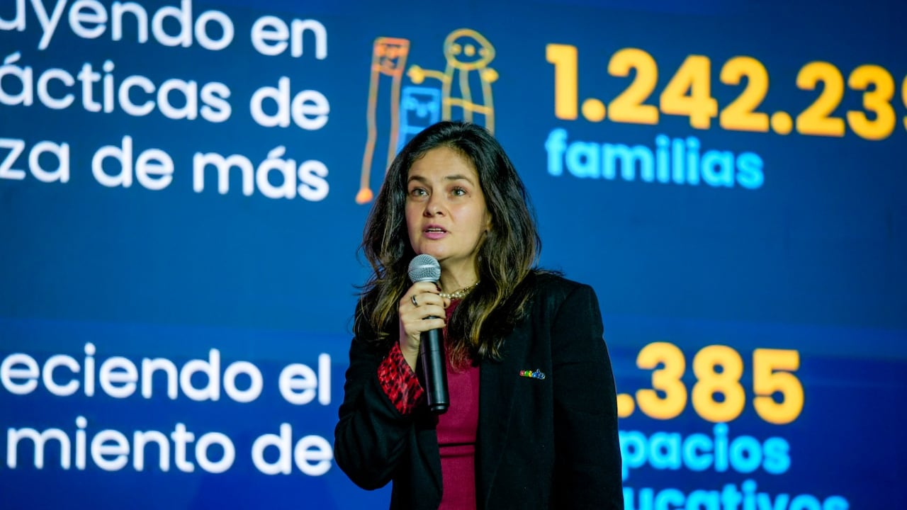 Victoria Arciniegas, directora de aeioTU presente en la Cumbre de Inversión Social y Ambiental.