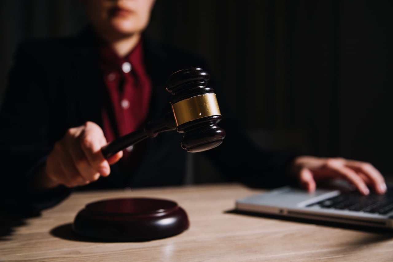 La jueza enfatizó que, como garante del proceso, no podía avalar un acuerdo sin una justificación detallada y transparente.