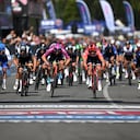 El momento en el que Mads Pedersen cruza la meta en primer lugar