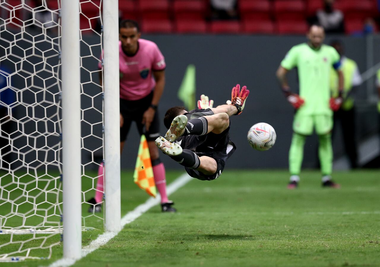 BRASILIA, BRAZIL - JULY 06: Goalkeeper Emiliano Martinez of Argentina dives to save a penalty kick by Yerry Mina of Colombia (not in frame) in a shootout during the semifinal match against Colombia as part of Conmebol Copa America Brazil 2021 at Mane Garrincha Stadium on July 6, 2021 in Brasilia, Brazil. (Photo by MB Media/Getty Images)