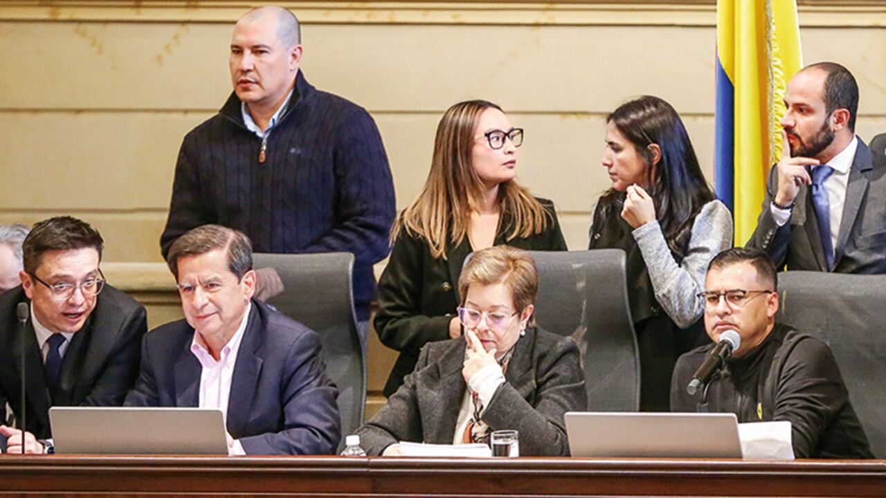 Los ministros del Trabajo y del Interior, Gloria Inés Ramírez y Juan Fernando Cristo, lideraron la discusión de la reforma laboral en la Cámara, en medio de críticas de la oposición.