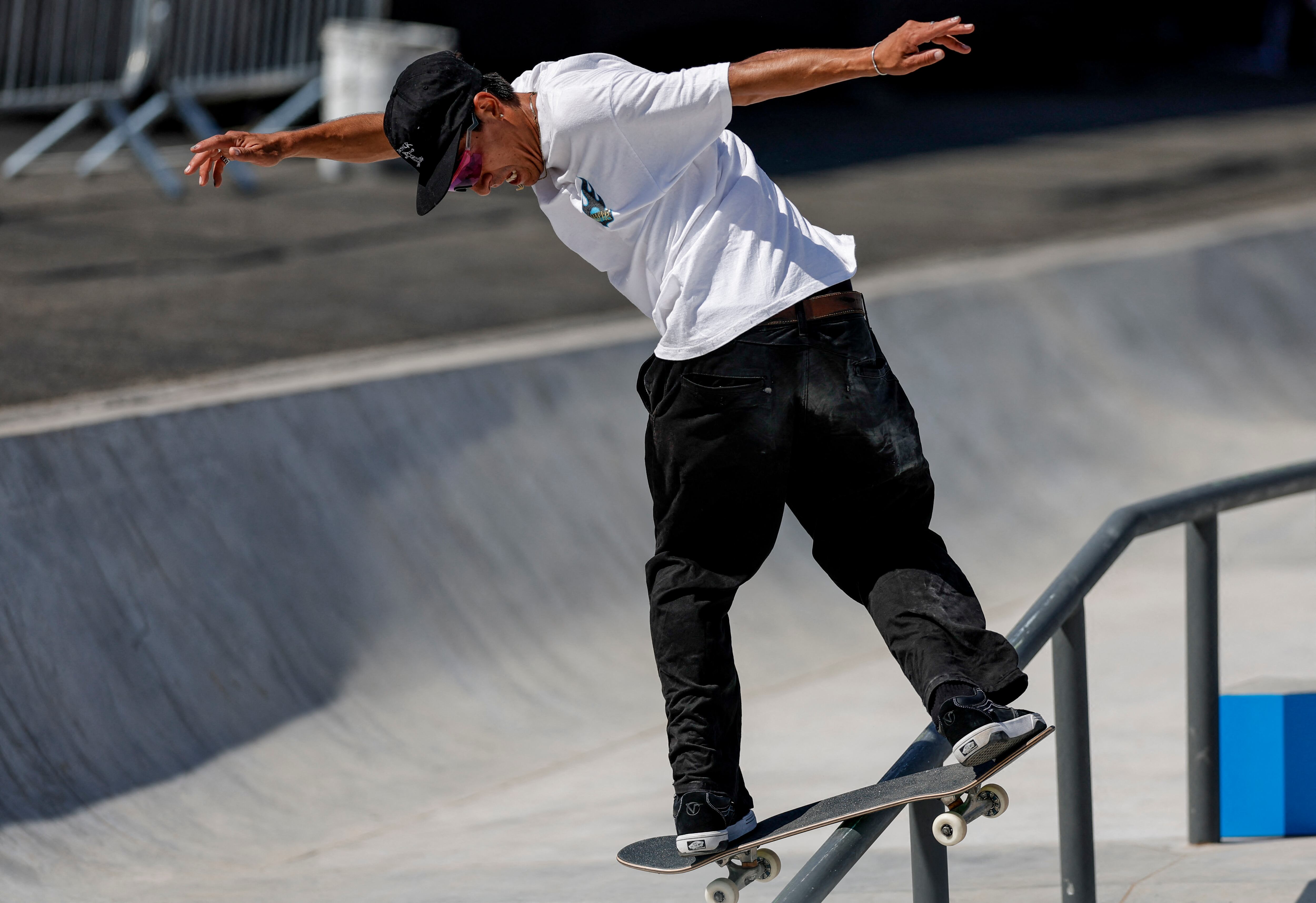 El skater colombiano JhanCarlos González estará en París 2024.