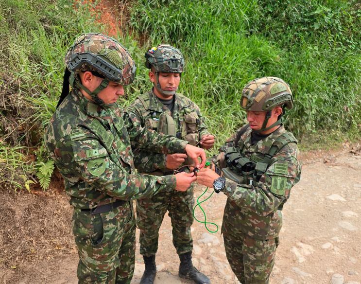 Destruyen más de 100 kilos de artefactos explosivos en el Cañón del Micay, en Cauca.