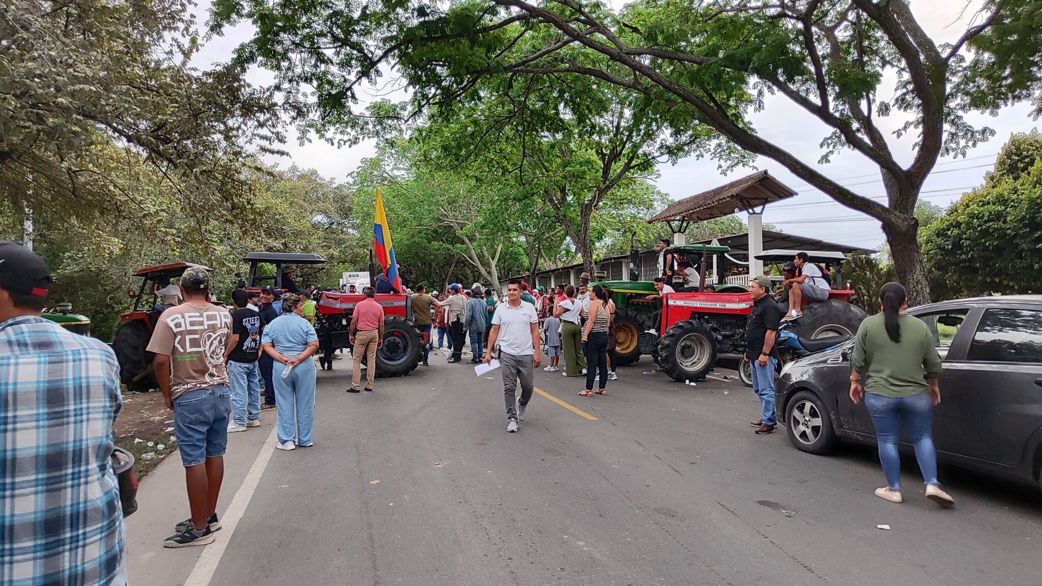 “Inicialmente, dimos una alerta al Gobierno sobre la difícil situación que vivimos en todo el país. La gente ya no aguanta más; estamos en una situación muy crítica y, por eso, le estamos pidiendo que, además de las mesas que se están llevando a cabo, que son muy importantes, se tomen acciones inmediatas. Básicamente, que se acuerde con la industria para que el precio se reactive”, expresaron los representantes del gremio arrocero.