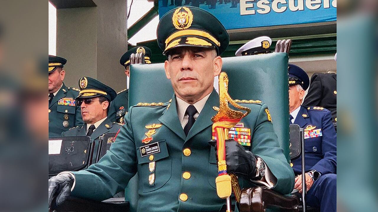     El general (r) Eduardo Zapateiro dijo que no se irá de Colombia y calificó a Danilo Rueda de irresponsable. 