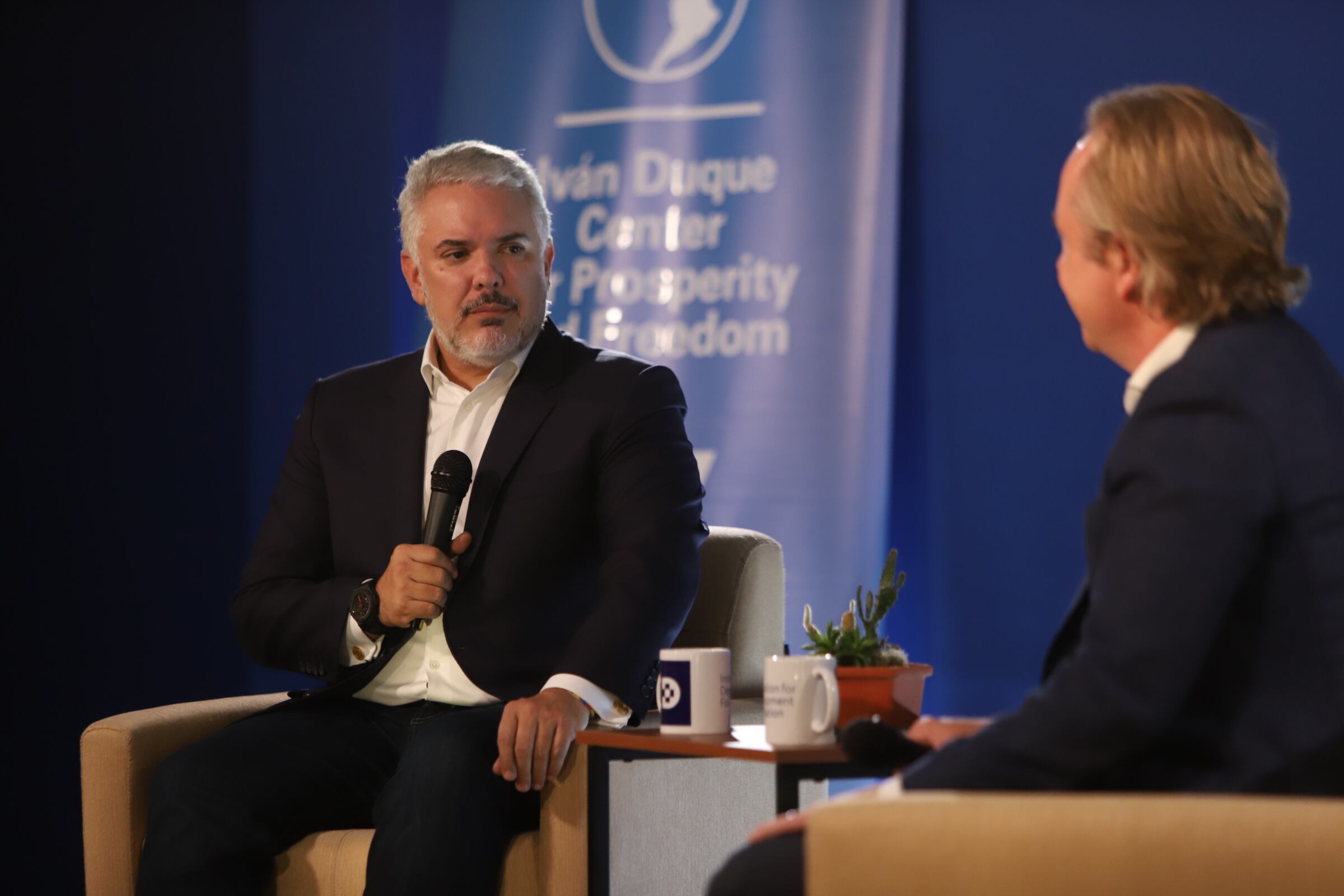 Expresidente Iván Duque Márquez en conversación con el editor en jefe de Americas Quarterly, Brian Winter.