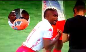 Fabián Viáfara tras ser amonestado de manera insólita por el juez Carlos Betancourt.