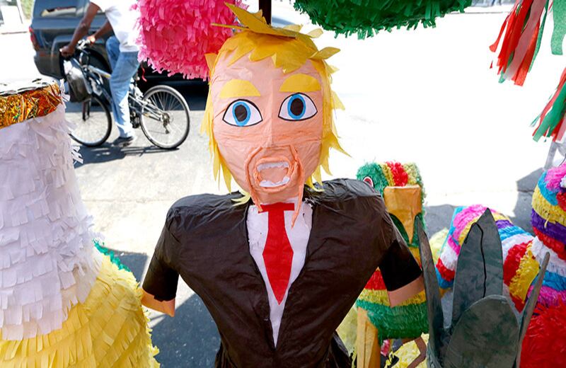 Según la Universidad del Sur de California (USC), uno de cada diez personas que viven en el condado de Los Ángeles es indocumentado y 63 % de ellos son mexicanos.