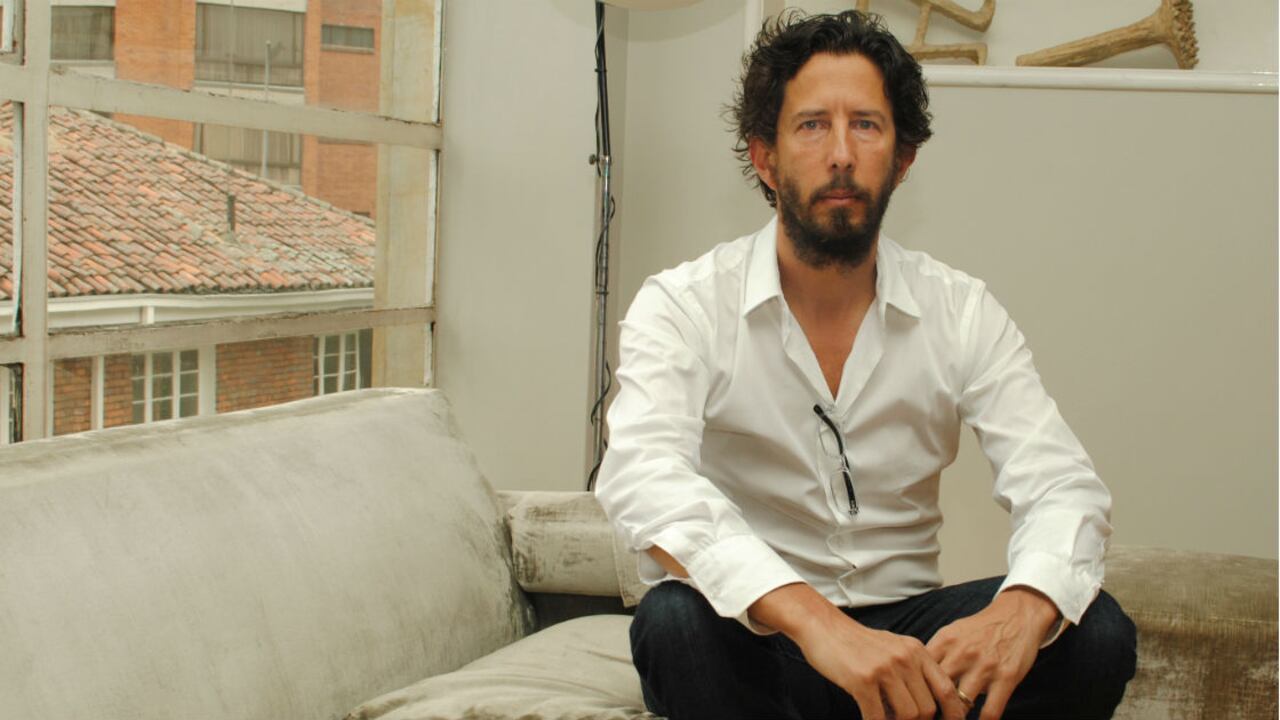 El curador José Roca.