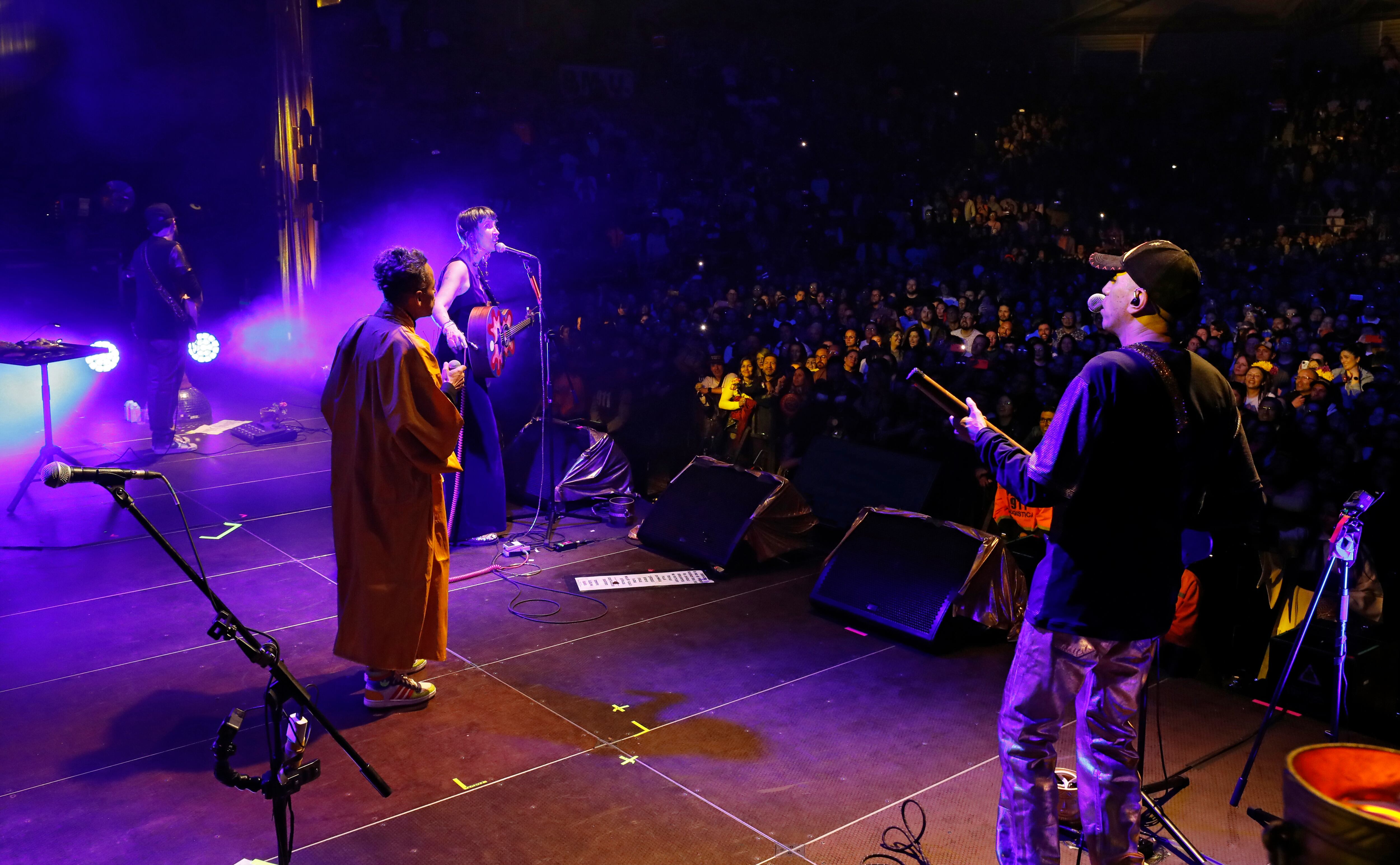 Concierto Aterciopelados 28 años  El Dorado su segundo trabajo de estudio Andrea Echeverri y Héctor Buitrago , junto a Carlos Vives y al cantante de Café Tacvba, Rubén Albarrán
Palacio de los Deportes de Bogotá 
22 de abril de 2023
Foto Guillermo Torres Reina / Semana
