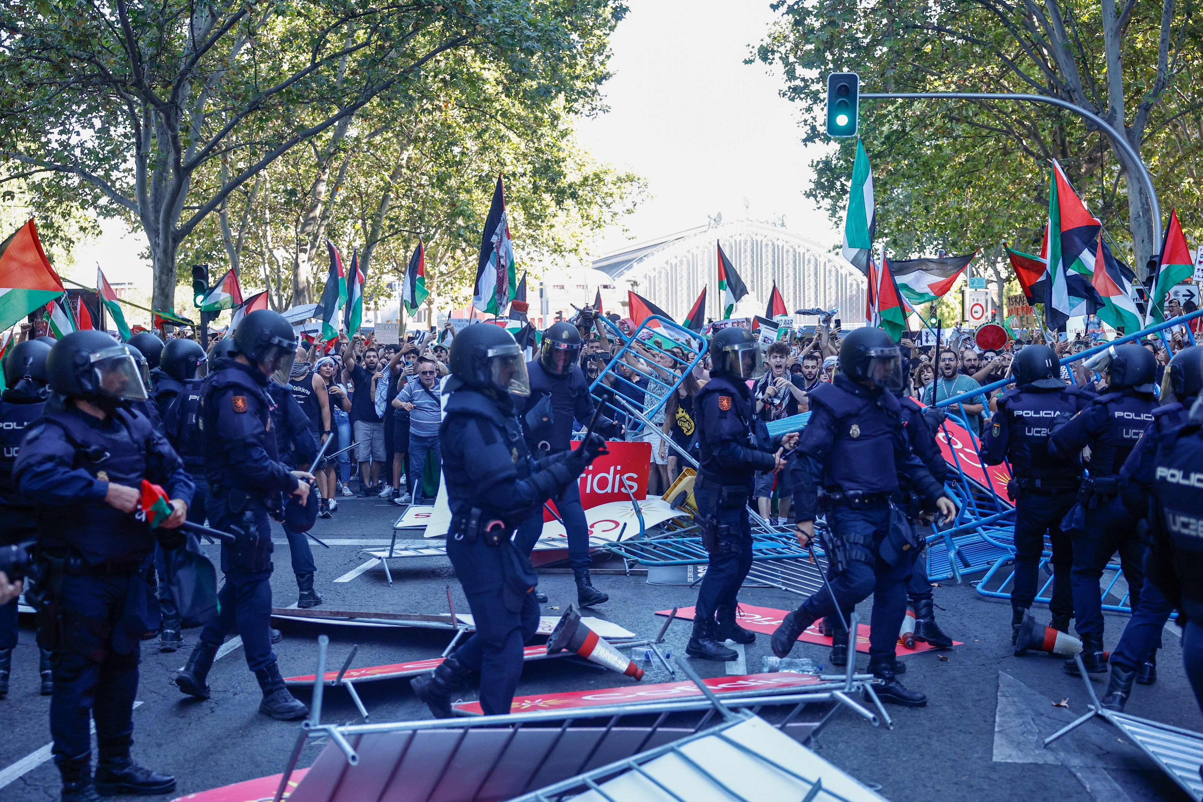 El Ministerio del Interior había desplegado más de 2.400 efectivos entre Policía Nacional, Guardia Civil, Policía Municipal y agentes de movilidad.