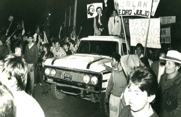 Galán llega a la plaza de Soacha. Pocos minutos después subiría a la improvisada tarima de madera de la plaza de Soacha, donde varios sicarios lo acribillaron con ráfagas de ametralladora. 
