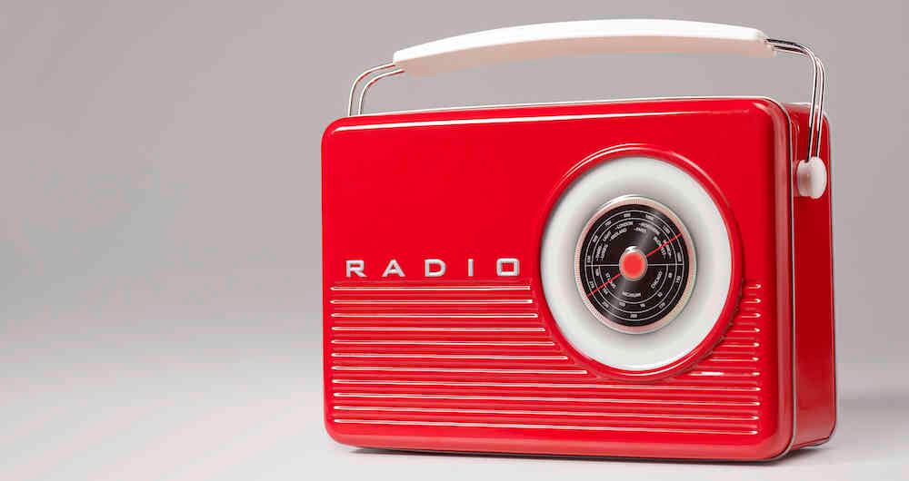 Cerca del 15 por ciento de los suizos escuchan la radio a través de FM, mientras que por lo menos el 71 por ciento escucha radio en digital.
